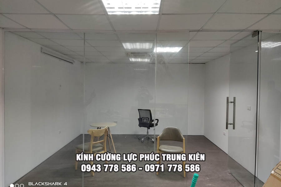 Kính cường lực 12 ly: Tiêu chuẩn, ứng dụng và giải pháp an toàn